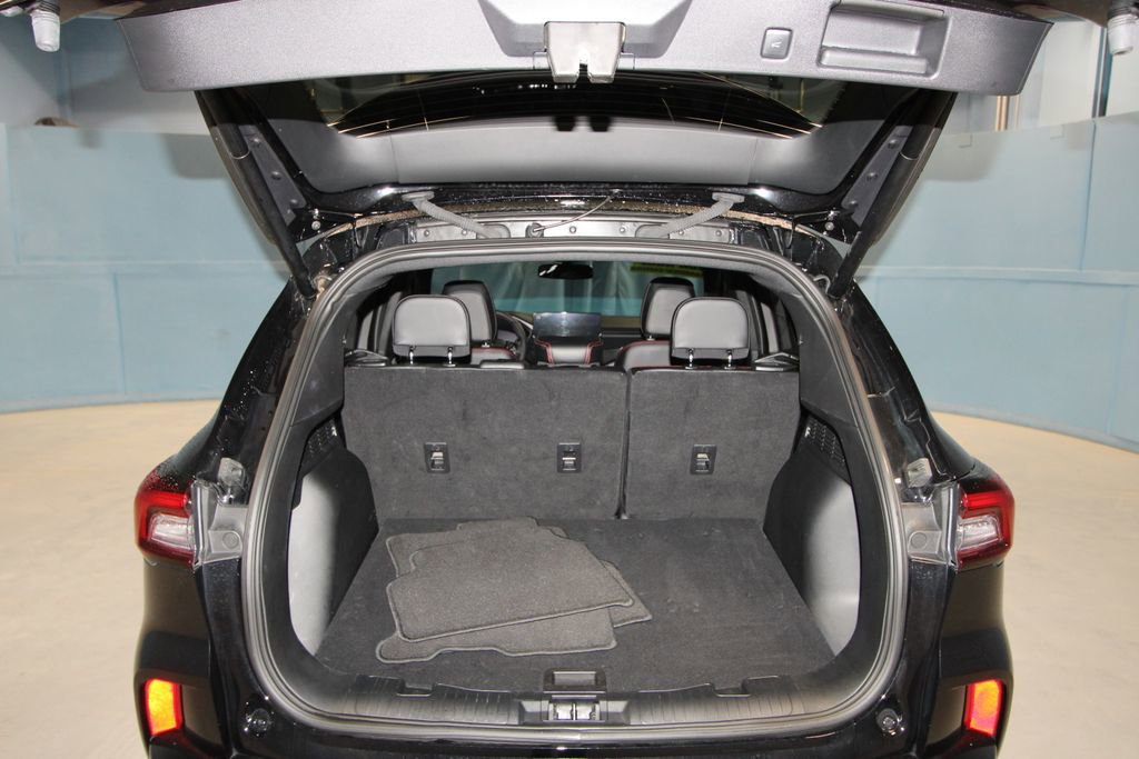 Used 2025 Ford Escape ST-Line Elite w/ Premium Technology Package AWD/4WD image 38