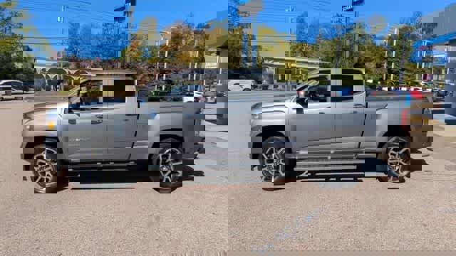 Certified 2022 GMC Canyon Denali image 5