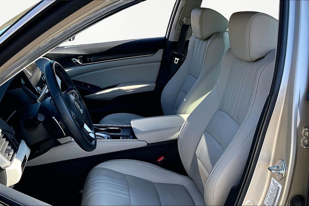 Used 2020 Honda Accord Touring image 17