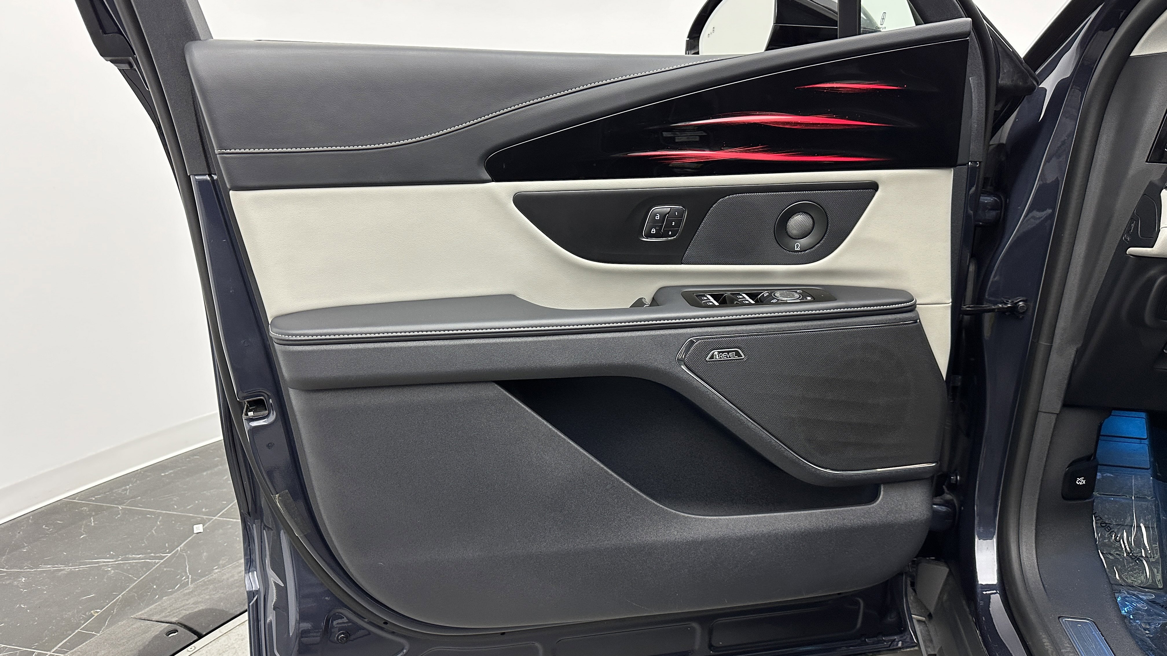 Used 2024 Lincoln Nautilus Premier w/ Equipment Group 102A image 23