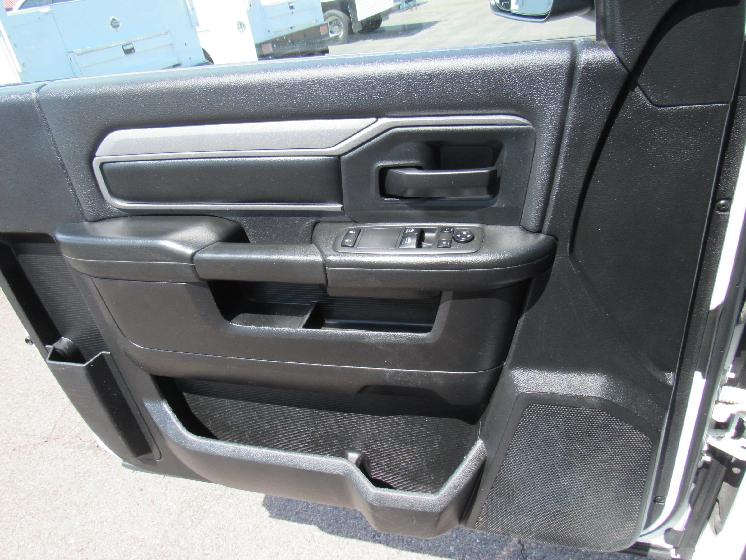 Used 2020 RAM 2500 Tradesman w/ Chrome Appearance Group RWD image 13