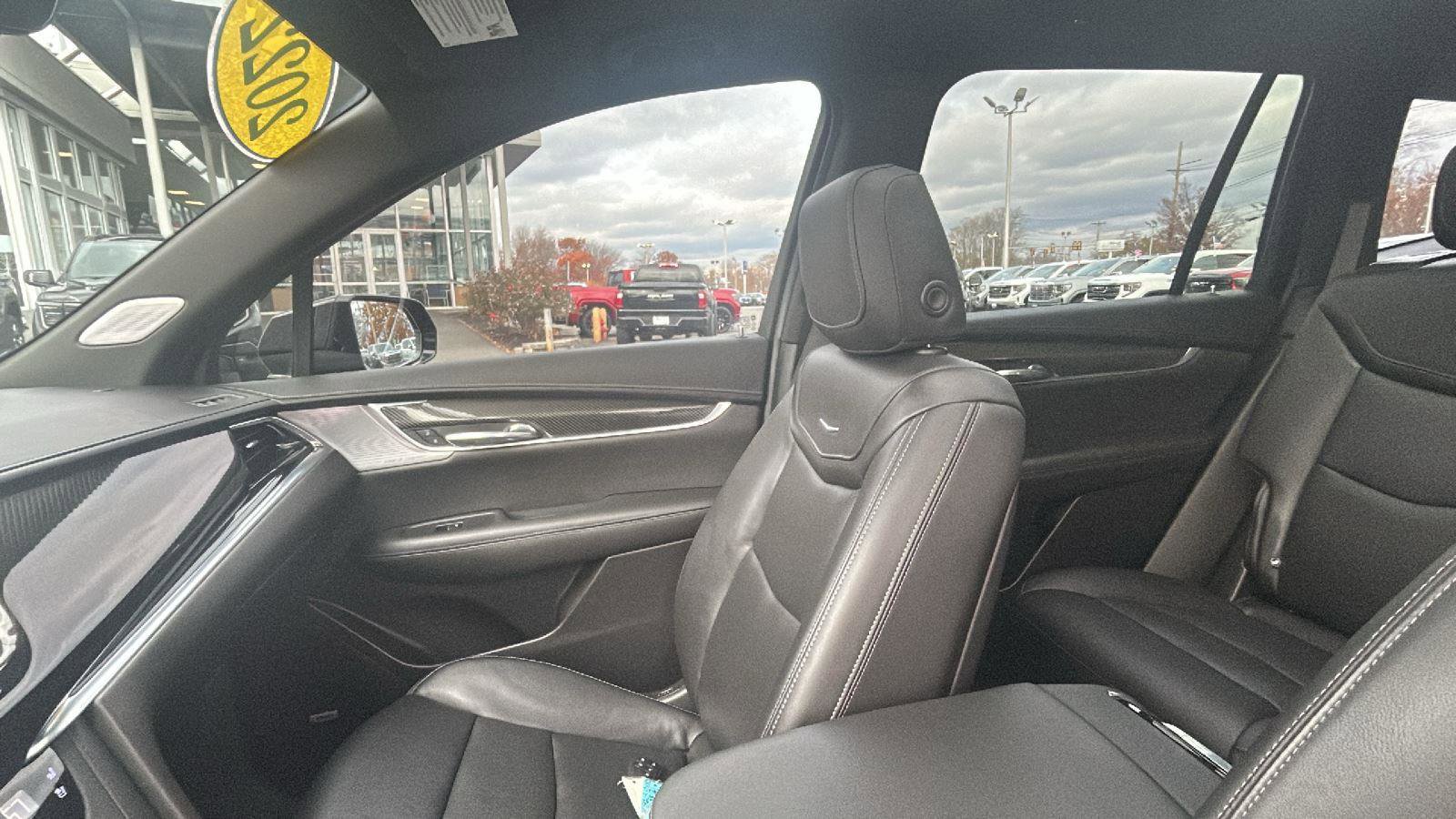 Used 2022 Cadillac XT6 Sport w/ Technology Package image 30