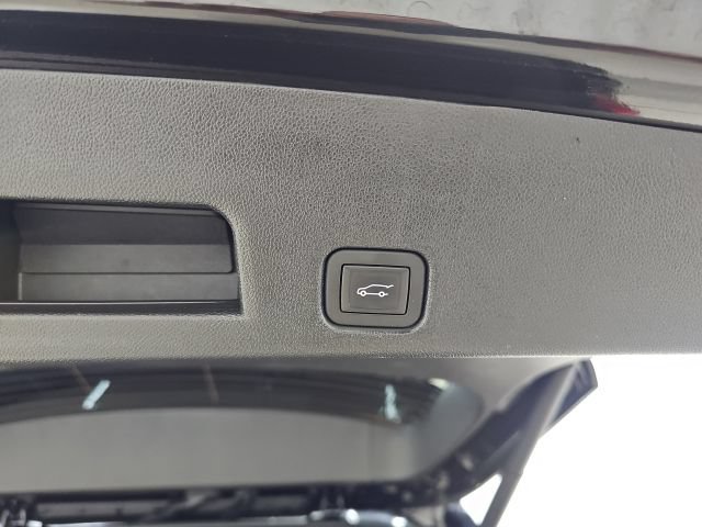 Used 2025 Buick Enclave Preferred AWD/4WD image 6