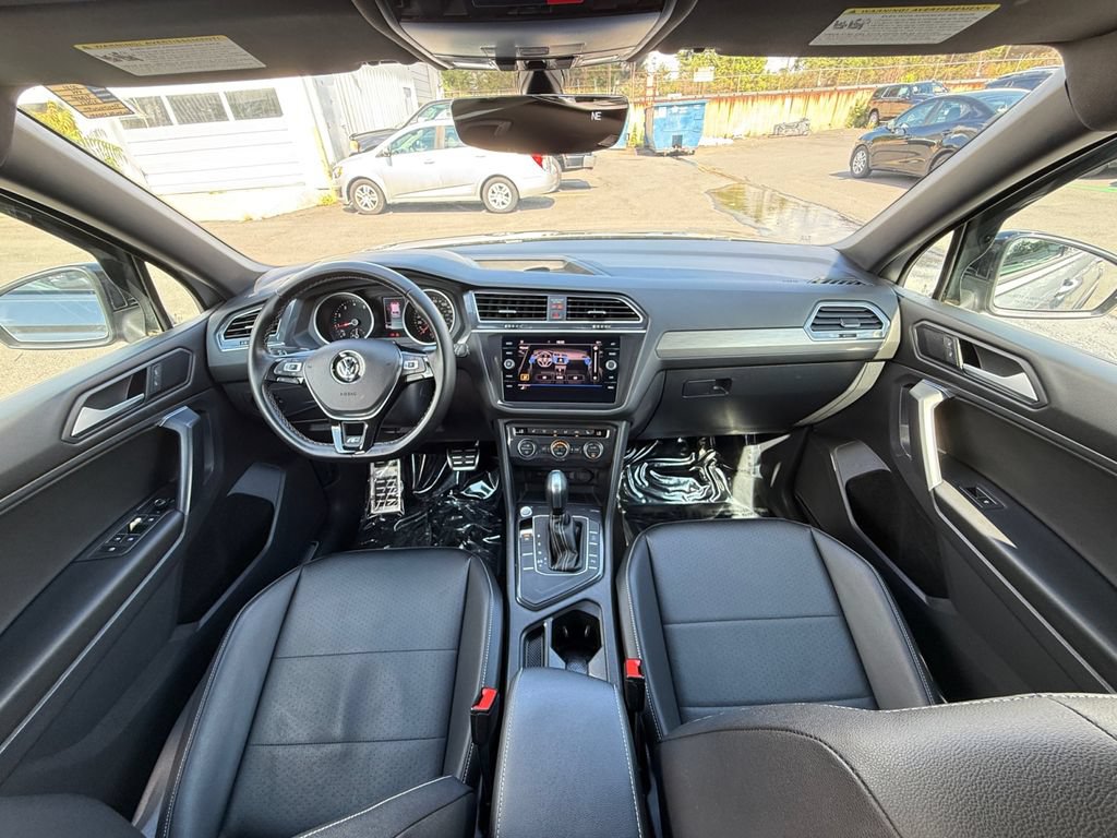 Used 2021 Volkswagen Tiguan SE R-Line FWD image 22