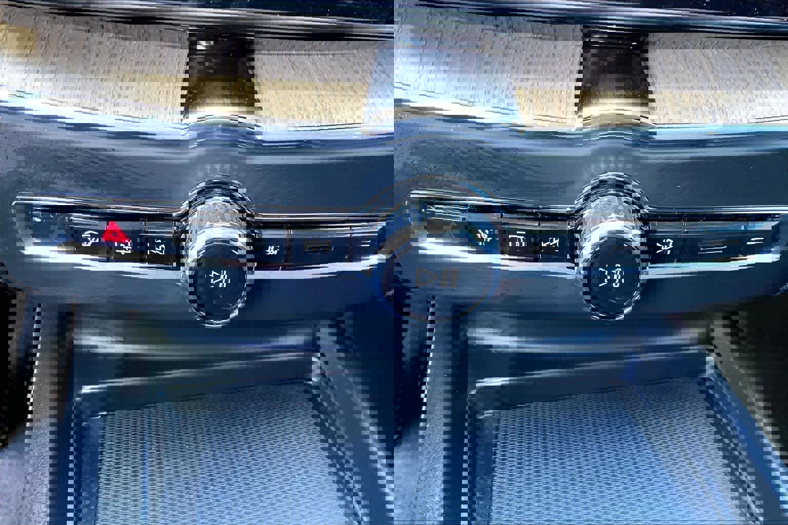 Used 2026 Volvo XC60 B5 Ultra w/ Protection Package Premier image 33