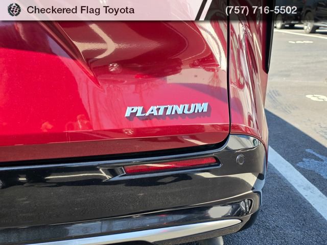 Used 2025 Toyota Sienna Platinum image 8