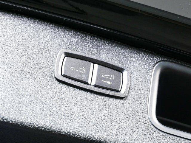 Certified 2026 Porsche Macan AWD/4WD image 32