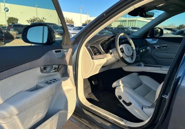 Used 2023 Volvo XC90 T8 Ultimate image 9