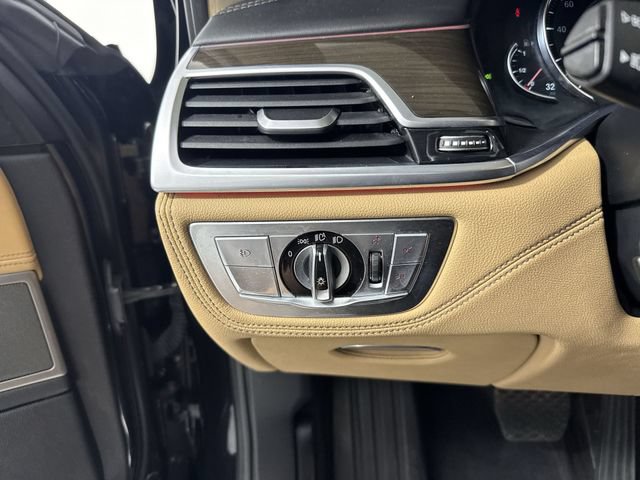 Used 2016 BMW 750i xDrive AWD/4WD image 14