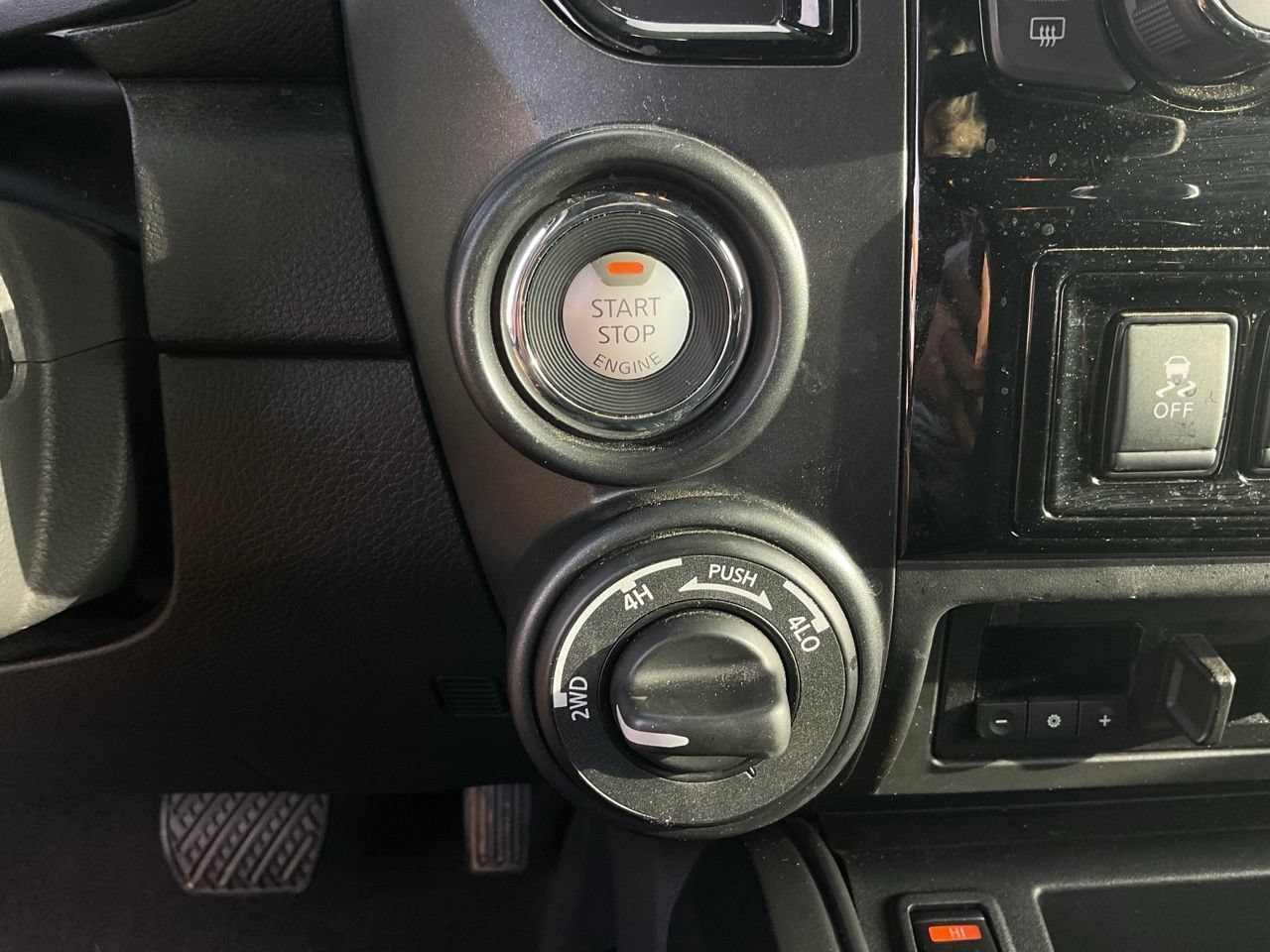 Used 2023 Nissan Titan SV w/ SV Convenience Package AWD/4WD image 24