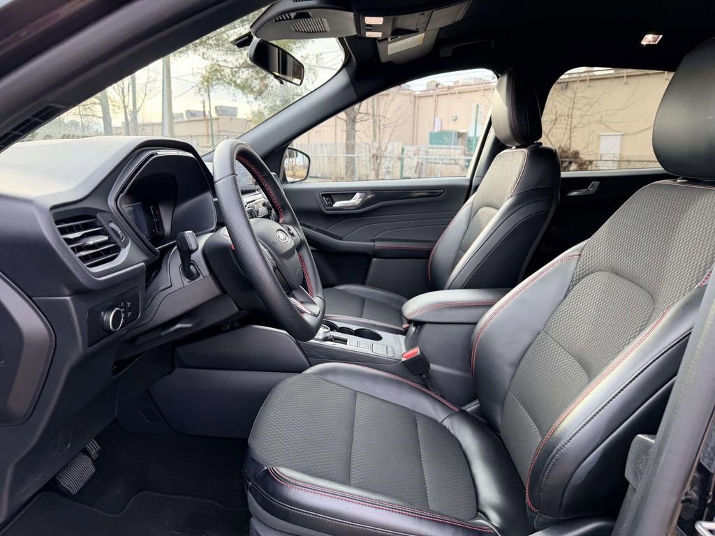 Used 2025 Ford Escape ST-Line image 19
