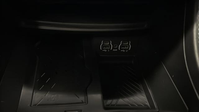 Used 2025 Chrysler Pacifica Limited image 21