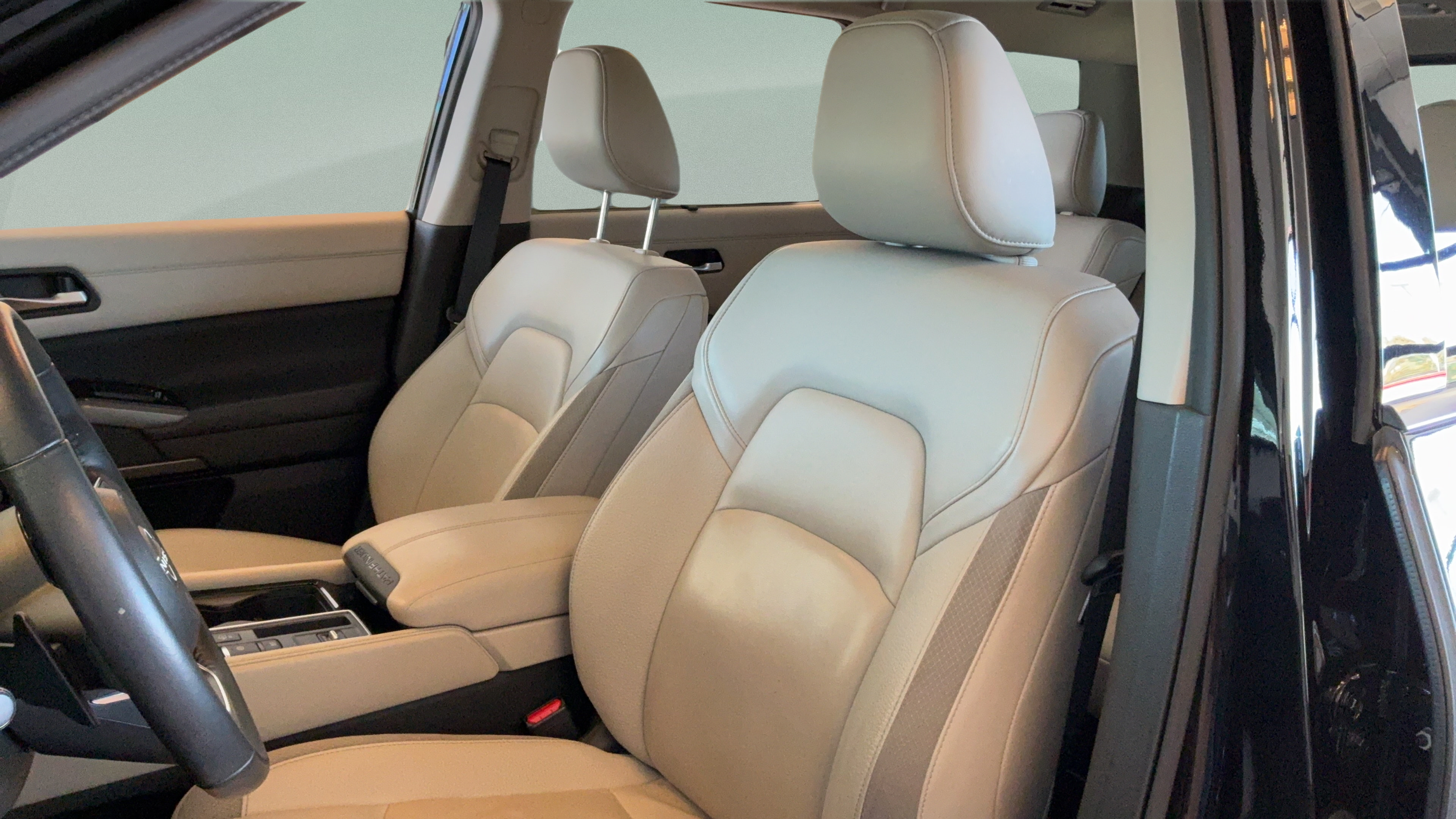 Used 2024 Nissan Pathfinder SL w/ SL Premium Package FWD image 25
