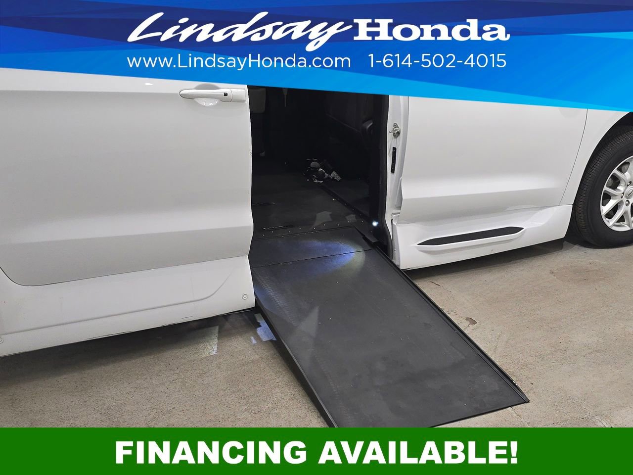 Used 2022 Chrysler Voyager LX image 13