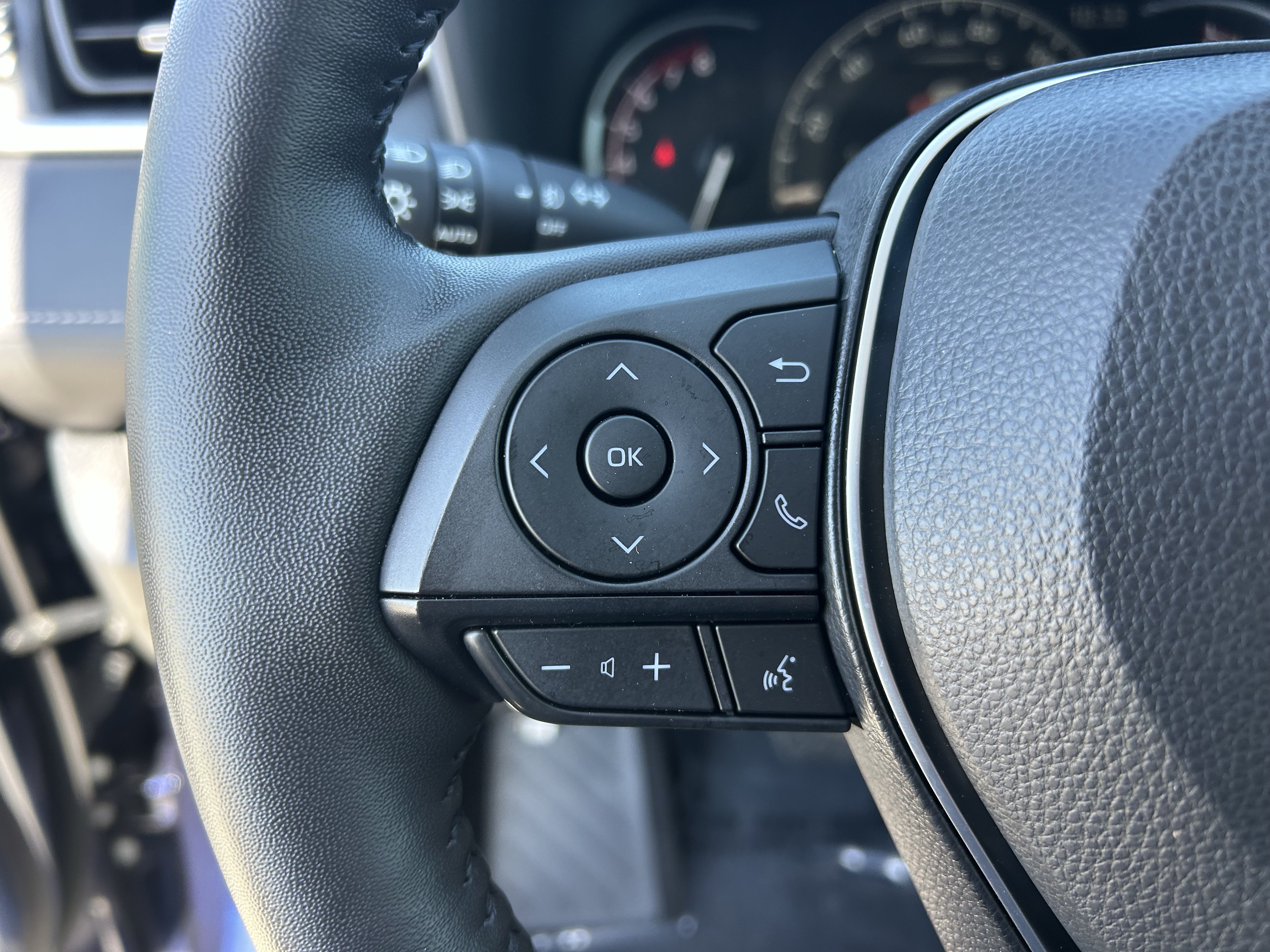 Certified 2025 Toyota RAV4 XLE Premium FWD image 28