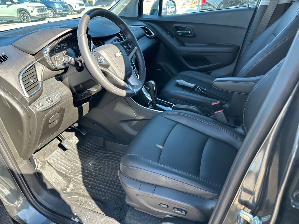 Used 2020 Chevrolet Trax Premier w/ LPO, Cargo Package image 14