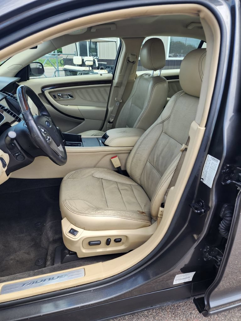 Used 2016 Ford Taurus Limited FWD image 12