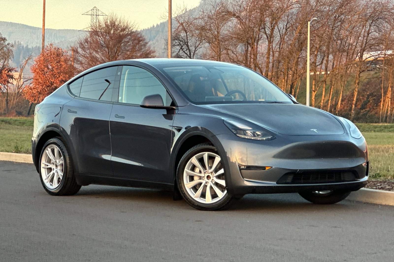 Used 2023 Tesla Model Y Long Range image 1