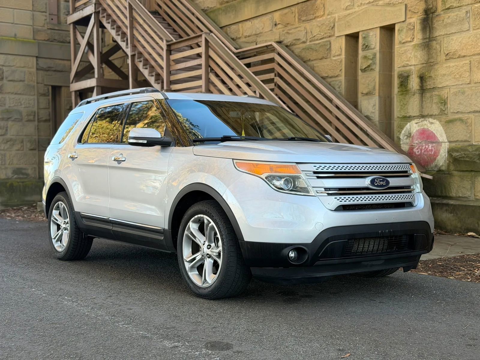 Used 2015 Ford Explorer Limited image 2