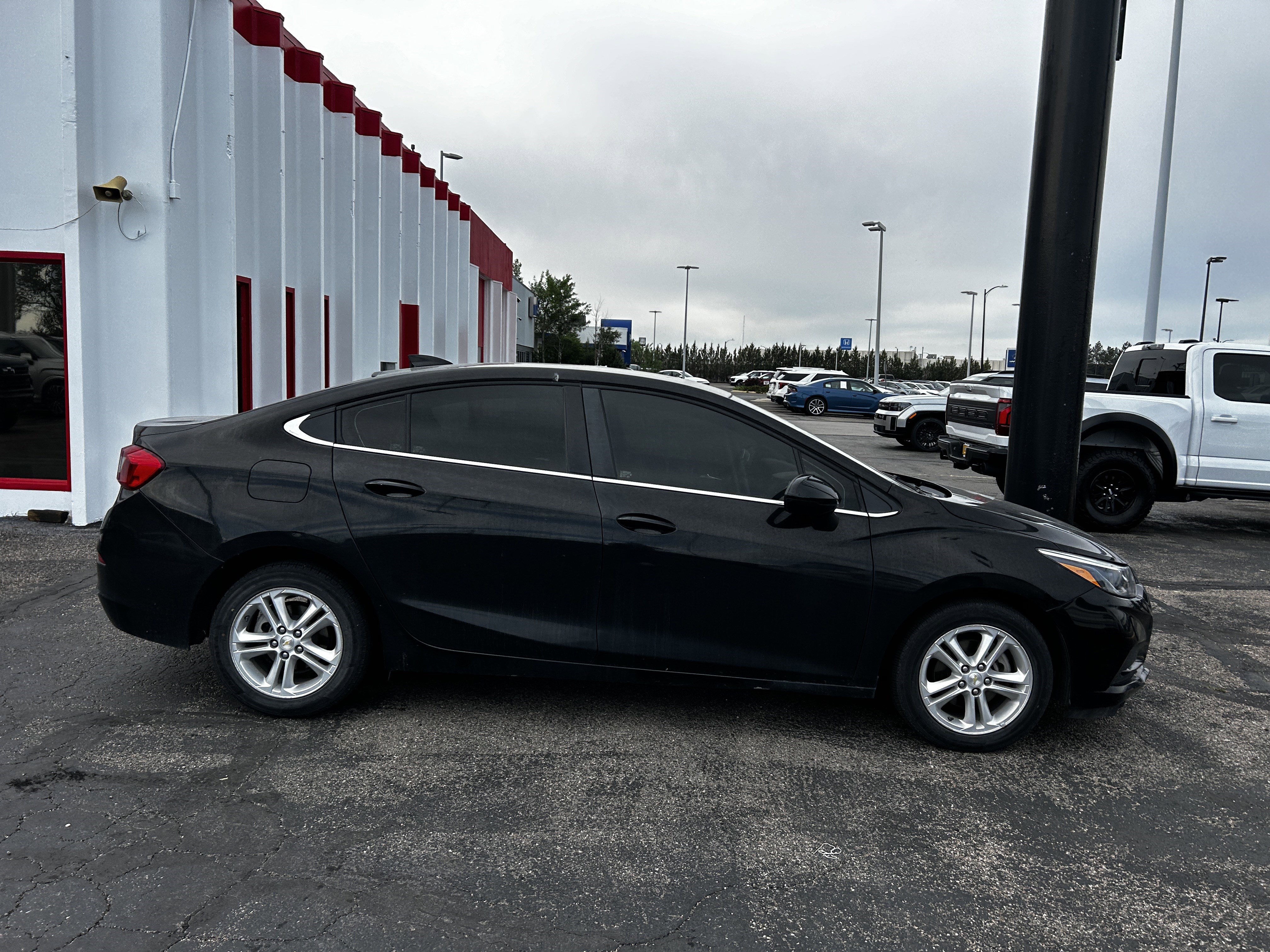 Used 2018 Chevrolet Cruze LT FWD image 6