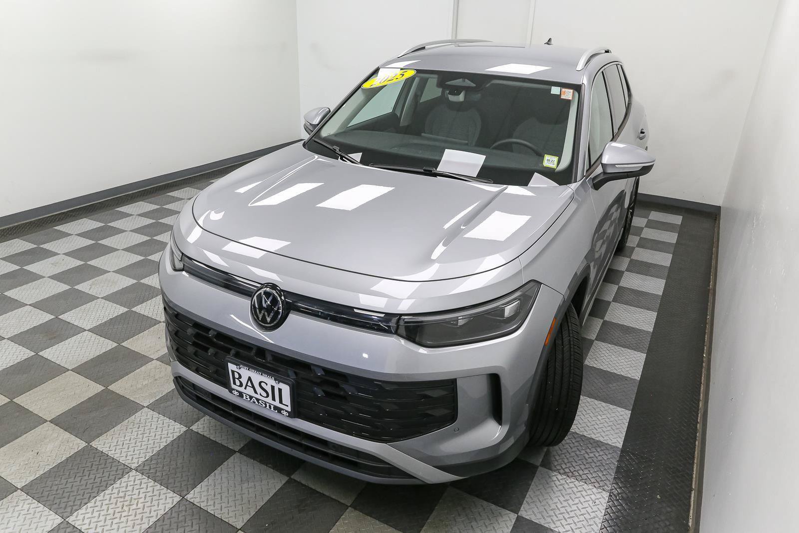 Used 2025 Volkswagen Tiguan S w/ 18" Wheel Package AWD/4WD image 6