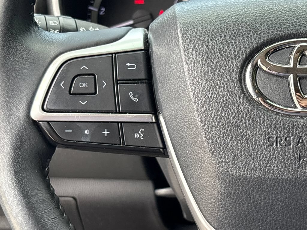 Used 2023 Toyota Highlander XLE FWD image 20