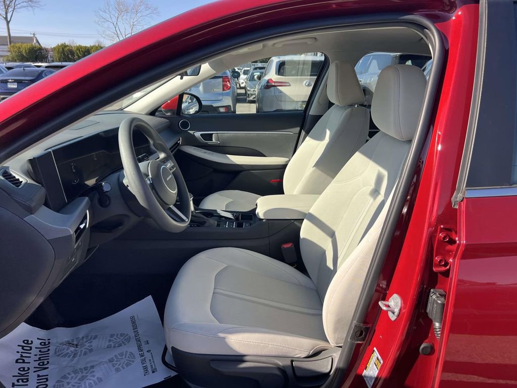 Certified 2025 Hyundai Sonata SE image 11