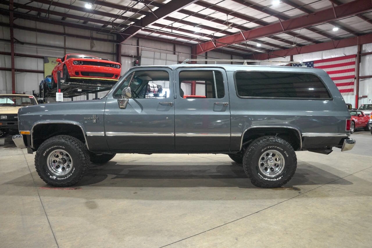 Used 1987 Chevrolet Suburban 4WD image 4