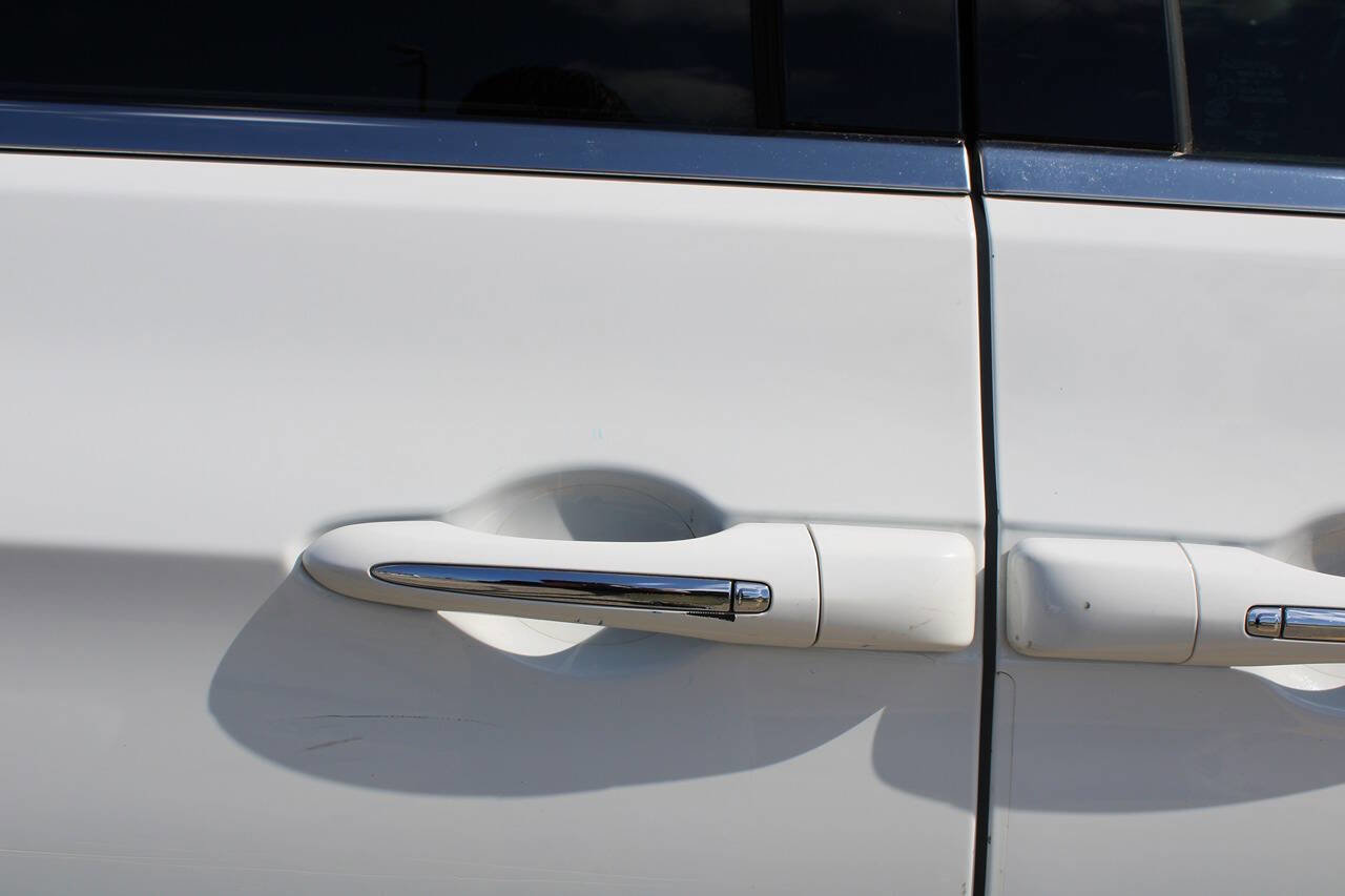 Used 2017 Chrysler Pacifica Touring Plus w/ Tire & Wheel Group image 32