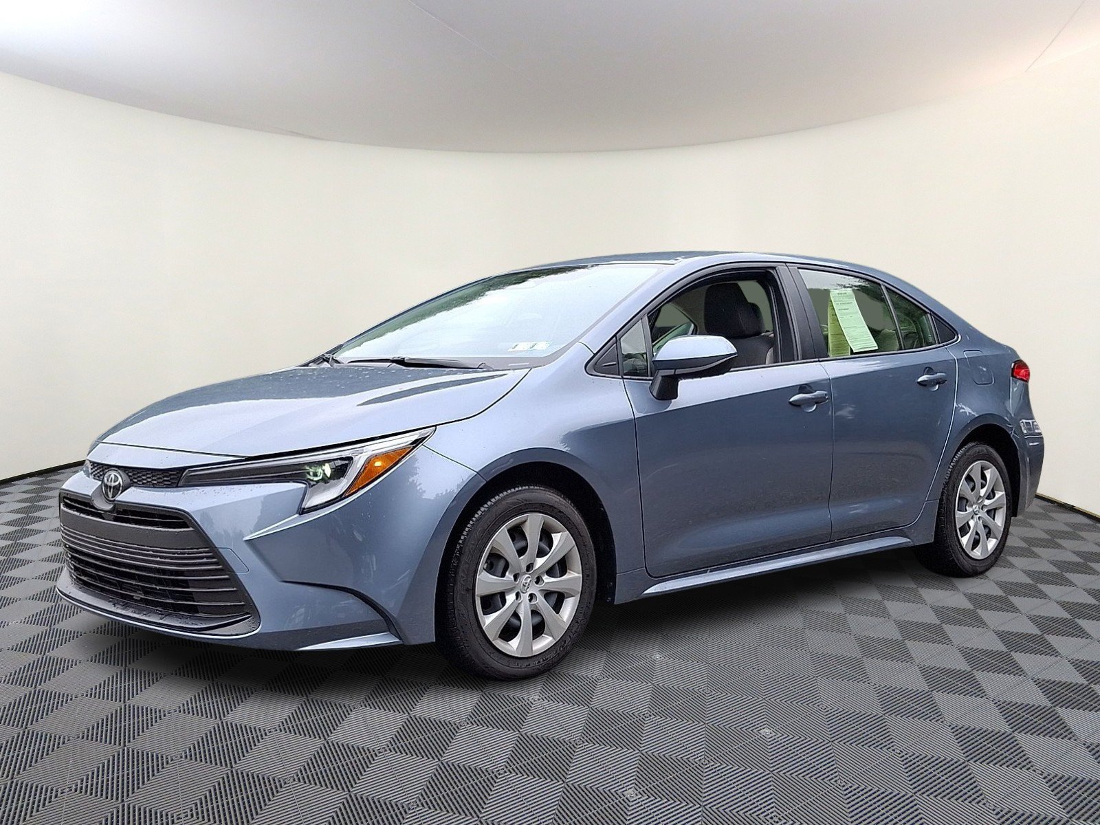 Used 2026 Toyota Corolla LE FWD image 3