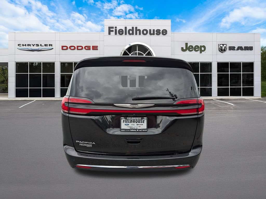 Used 2023 Chrysler Pacifica Touring-L FWD image 11