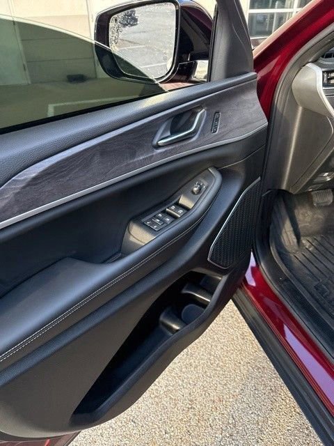 Used 2025 Jeep Grand Cherokee Limited w/ Black Appearance Package image 13