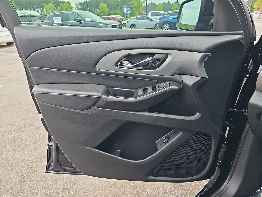 Used 2023 Chevrolet Traverse LT FWD image 33