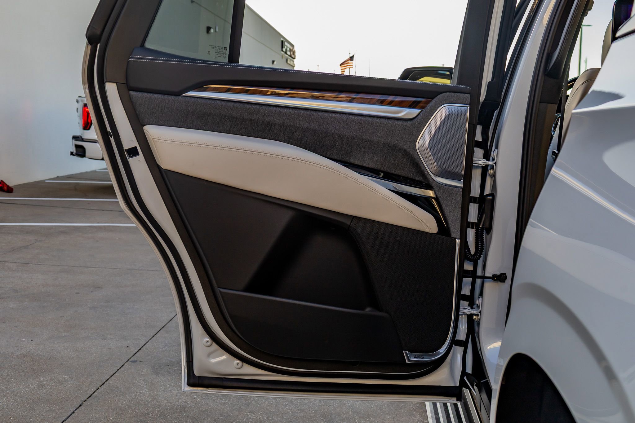 Used 2026 Cadillac Escalade Platinum Sport w/ LPO, ONYX Package image 38