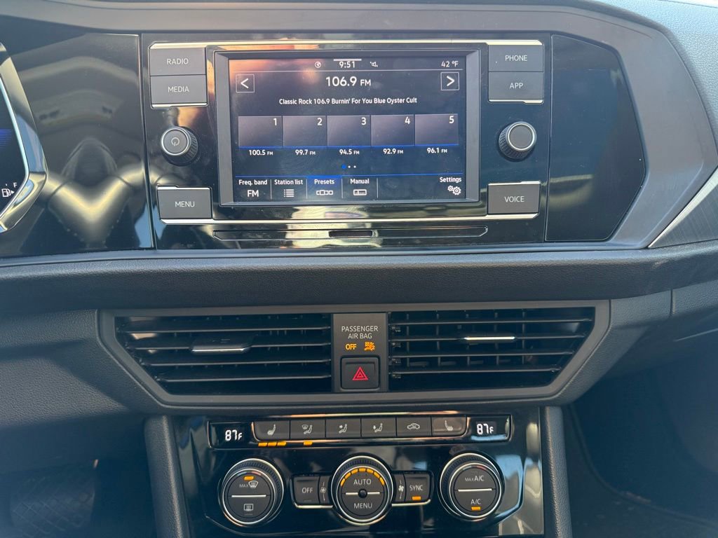 Used 2023 Volkswagen Jetta SE image 18