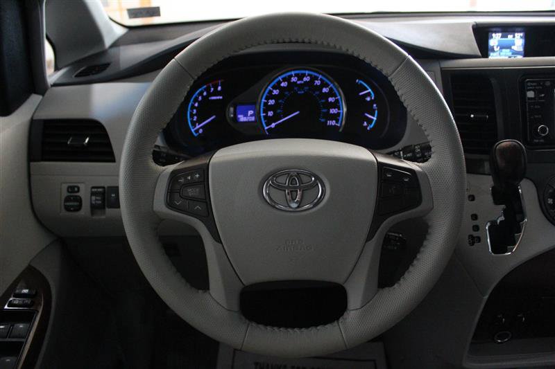 Used 2012 Toyota Sienna XLE FWD image 11