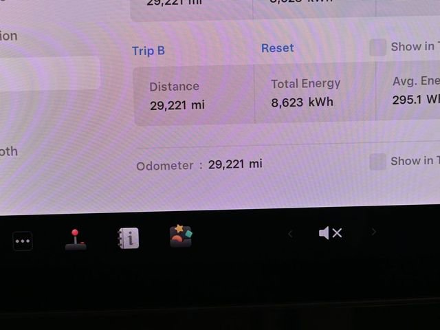 Used 2022 Tesla Model Y Long Range image 26