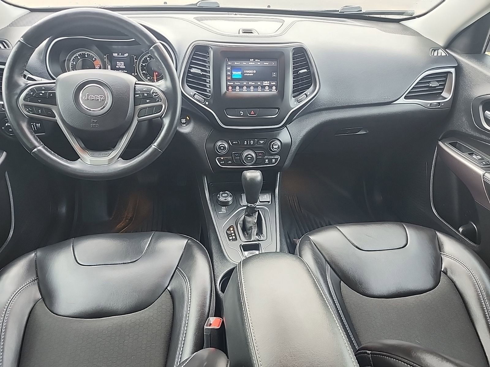 Used 2019 Jeep Cherokee Latitude Plus AWD/4WD image 9