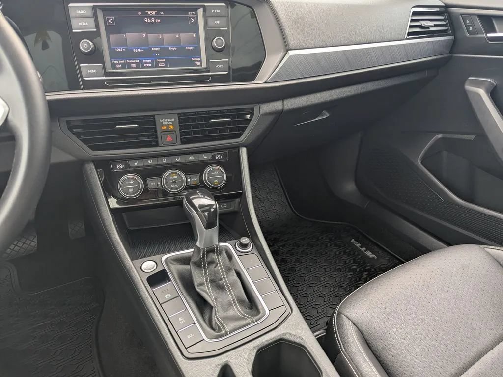 Used 2023 Volkswagen Jetta SE FWD image 24