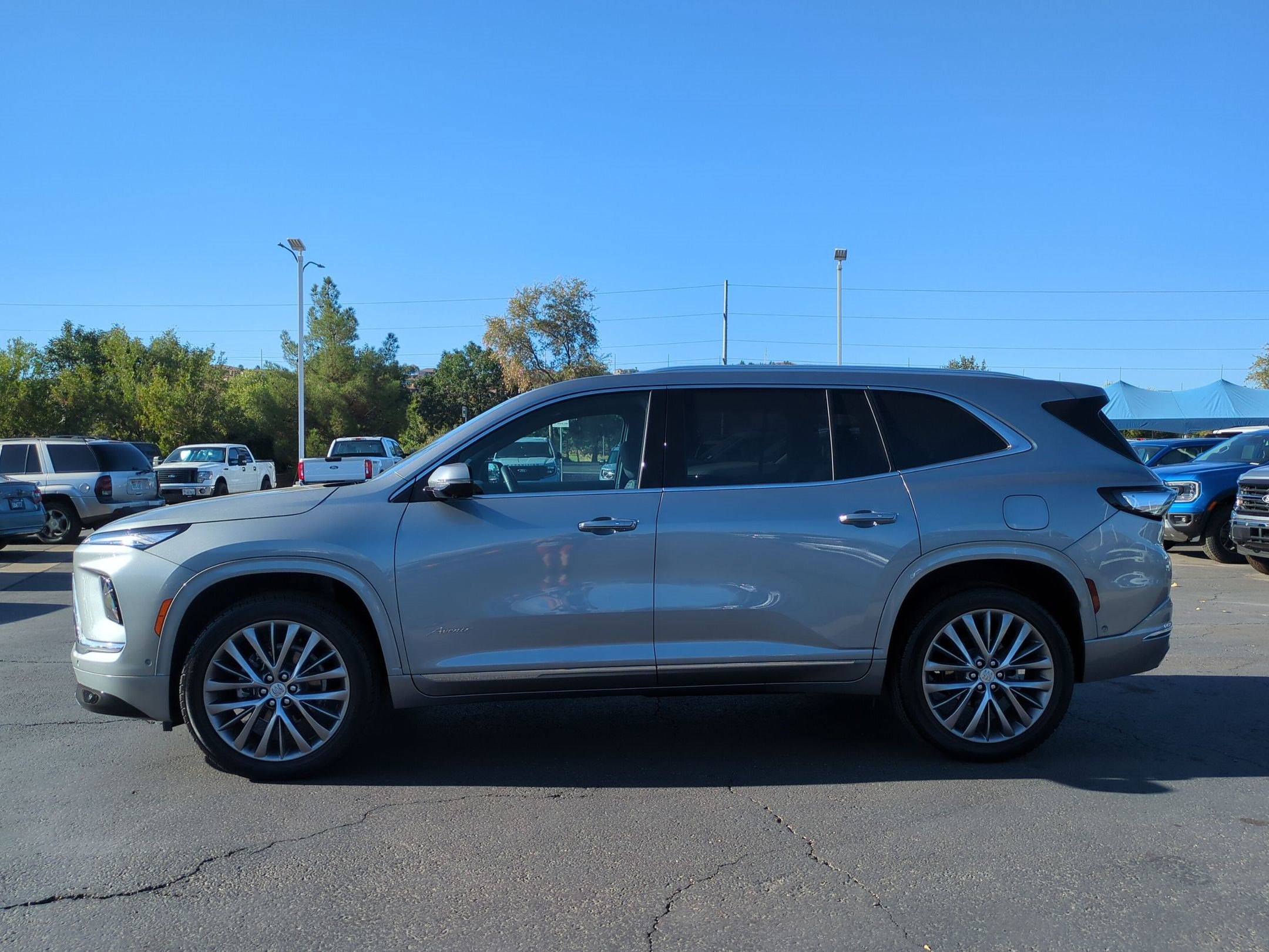 Used 2025 Buick Enclave Avenir w/ Super Cruise Package AWD/4WD image 6