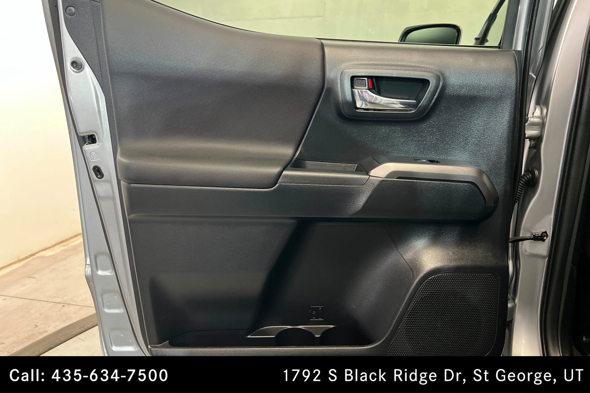 Used 2022 Toyota RAV4 XSE AWD/4WD image 17