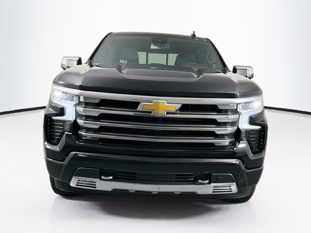 Used 2024 Chevrolet Silverado 1500 High Country AWD/4WD image 2