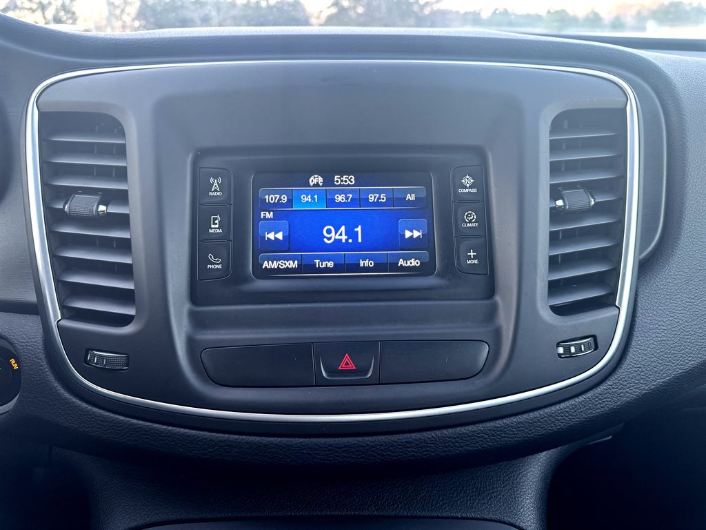 Used 2015 Chrysler 200 Limited w/ Convenience Group image 5