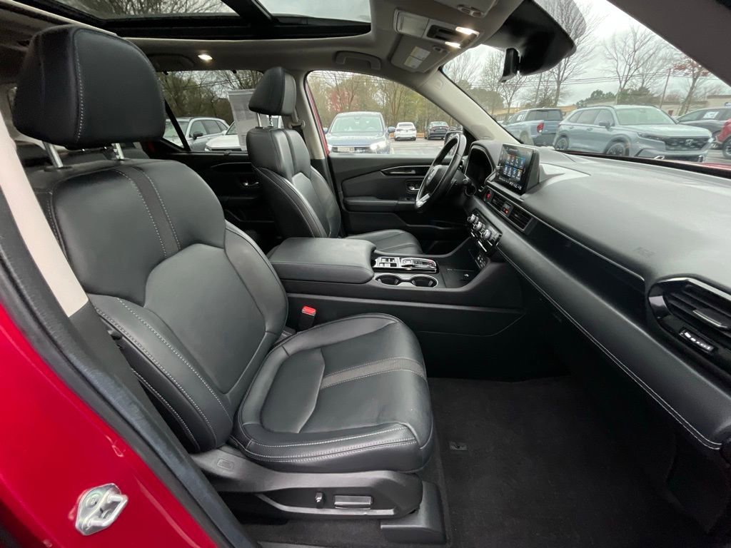 Certified 2025 Honda Pilot Touring image 33