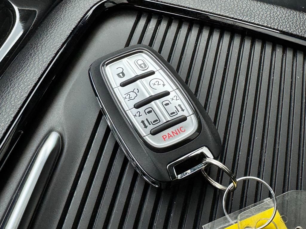 Used 2023 Chrysler Pacifica Limited w/ S Appearance Package AWD/4WD image 33
