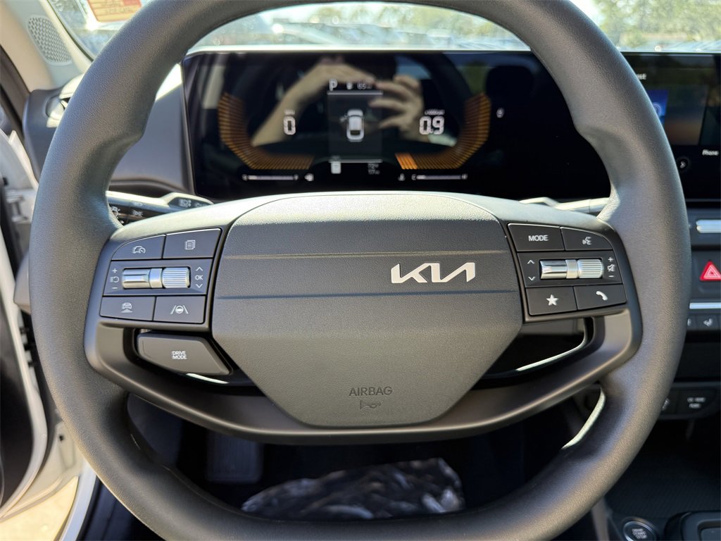 New 2025 Kia K4 LXS image 27