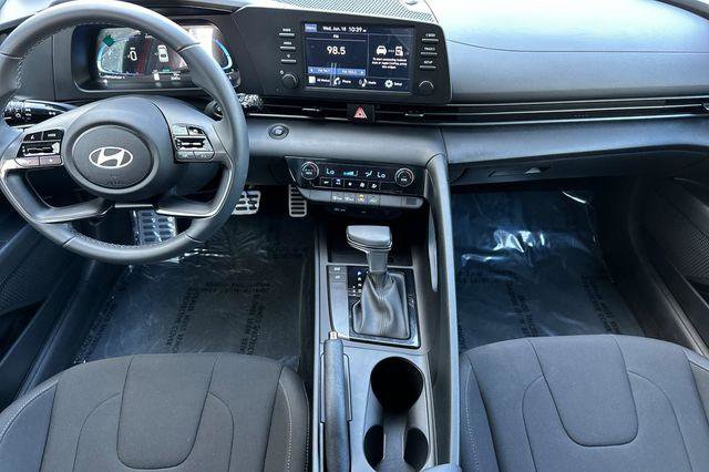 Used 2025 Hyundai Elantra Sport image 14