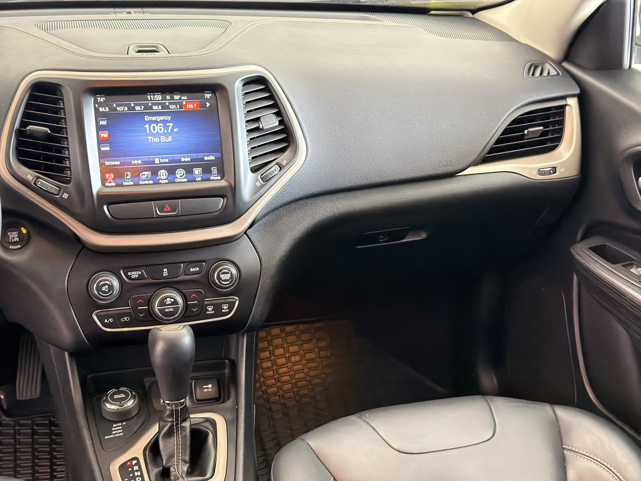 Used 2016 Jeep Cherokee Limited image 27