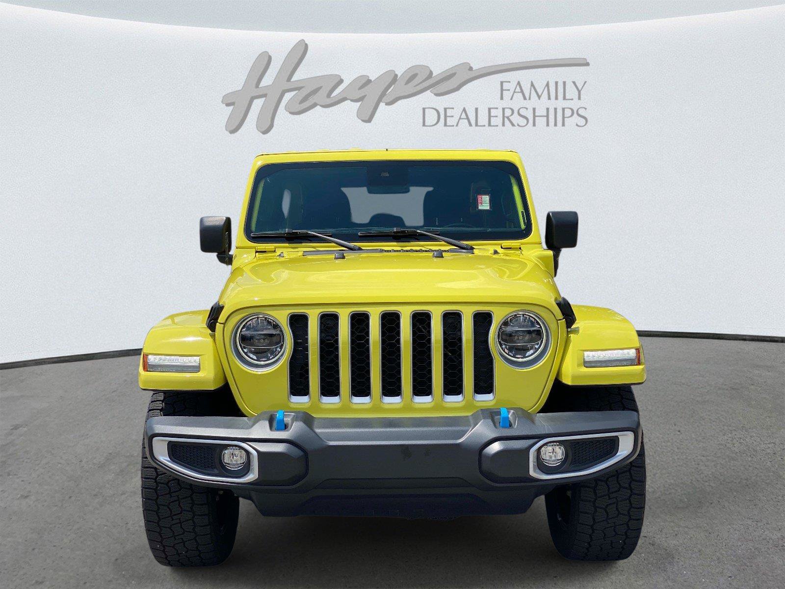 Used 2022 Jeep Wrangler Unlimited Sahara w/ Cold Weather Group AWD/4WD image 10
