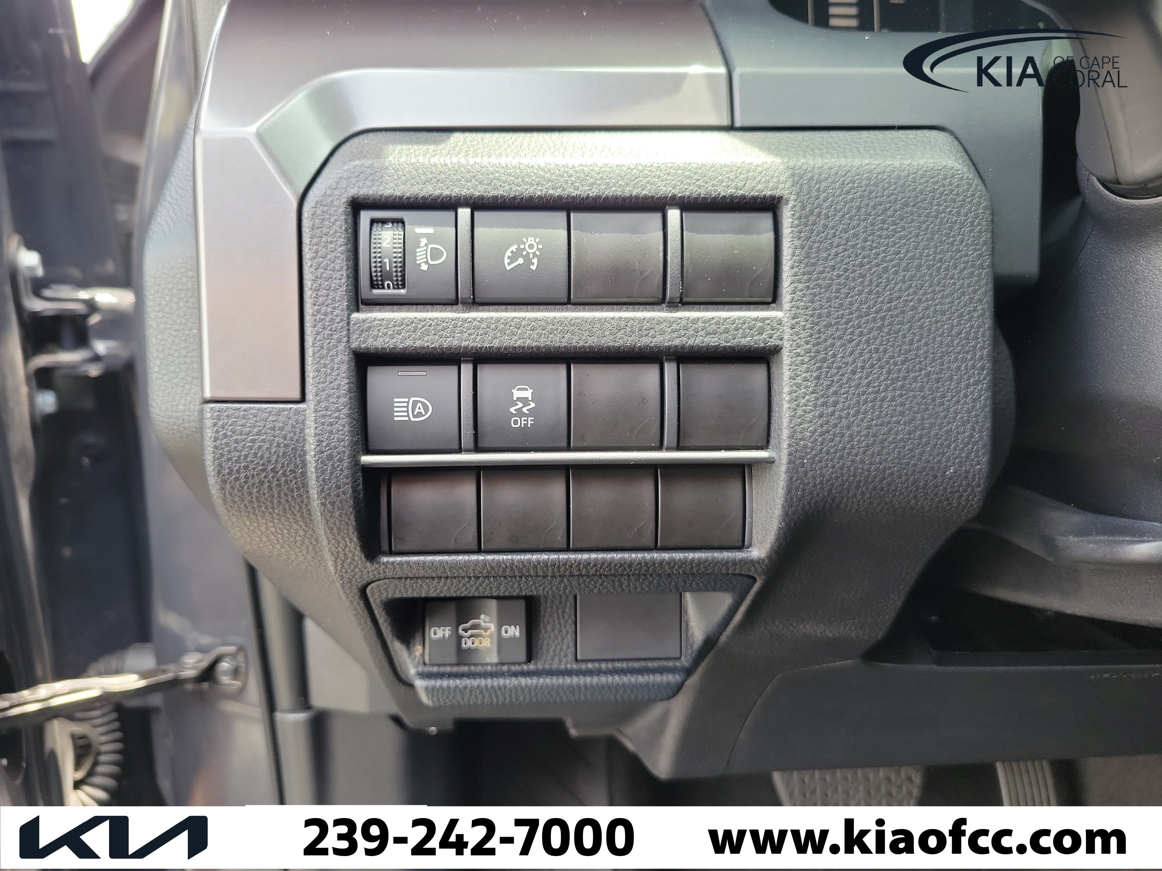 Used 2024 Toyota Tacoma SR5 AWD/4WD image 22
